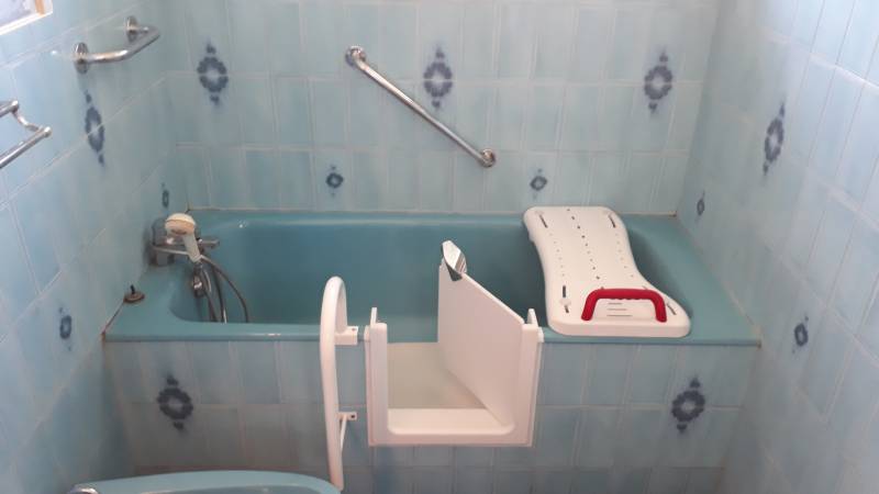 Installation de baignoire avec porte étanche à Toulouse
